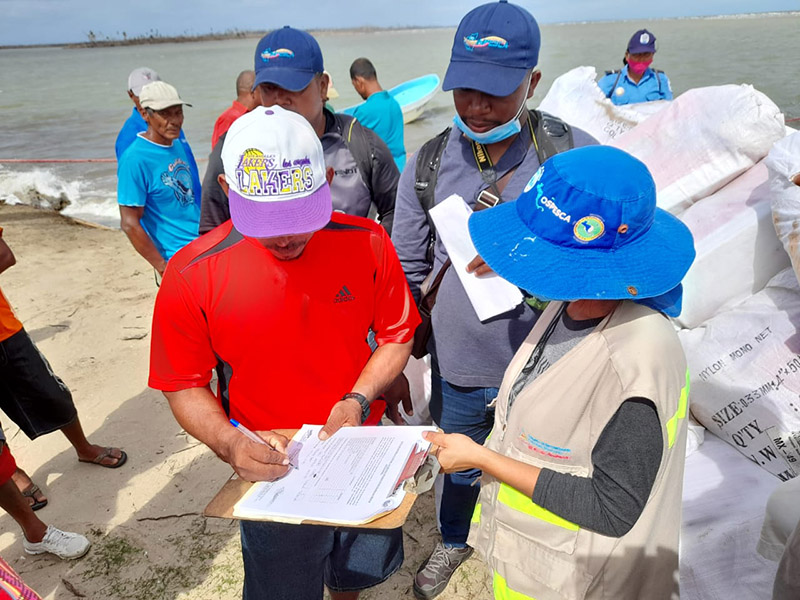 pescadores-reciben-bono-de-pesca-costa-caribe